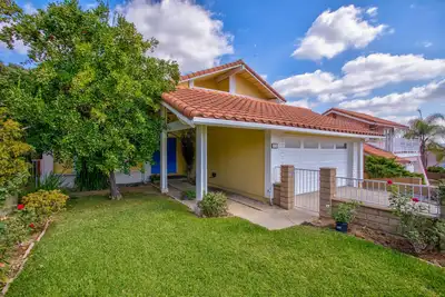 Image de Cozy family home in Montebello Hills