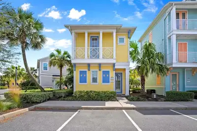 Image de Pineapple Dream Cottage with Private Hot Tub near Disney with Margaritaville.