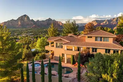 Hill-top Haven w/ Heated pool and spa, expansive views and more!