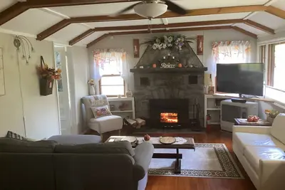 Image de Warm welcoming cozy cottage in the woods