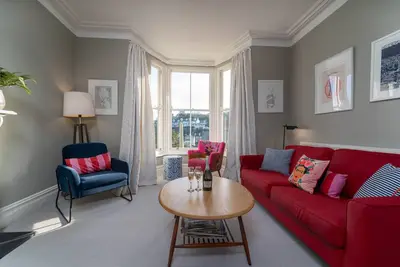 Image de Tregarth – Sleeps 10 – Sea Views – Pet-Friendly – Parking – Outside Area