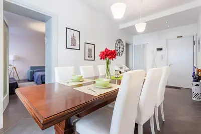 Image de Apartment located on the first floor of a building Without a lift. In 100 square meters of space it comfortably accommodates 6 people. Two double bedrooms and a sofa bed in the living room. Paid parking at Piazzale Roma or Tronchetto Parking. Located in