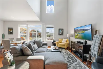 Image de Luxury @ Crescent Bar! Pool & Free Golf!