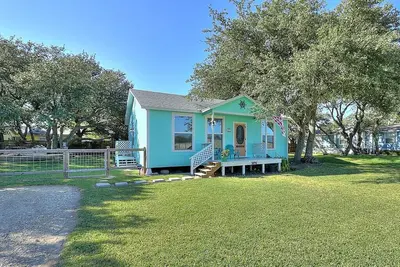 Image de Super Cute Coastal Bend Cottage! Winter Texan? February 2026 calendar is open.