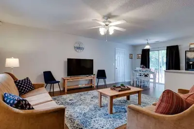 Image de Near Gardens & Downtown - Stay At a Coastal-Haven!