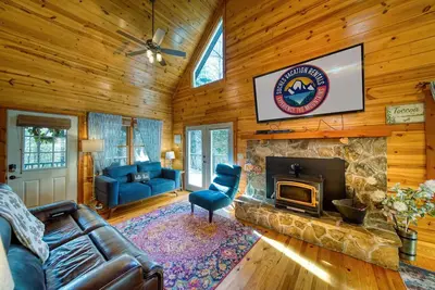 Image de Hawks Whistle - 3br with Smart TVs, Peaceful, Dog-friendly, Hot Tub!