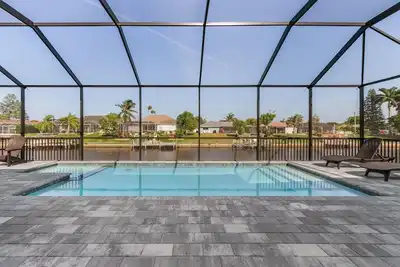 Image de Great Location! 2, 444 sq ft canal front villa with heated pool/spa.