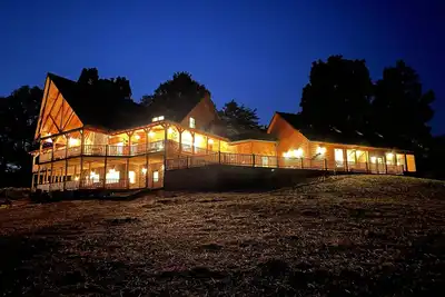 Image de Hocking Hills Laikyns Lodge with Indoor pool- Great View!