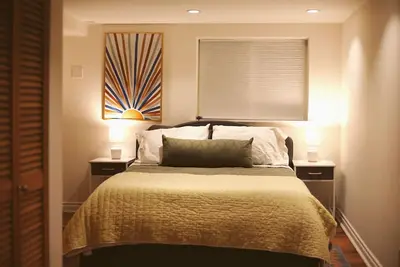 The Queen Anne Burrow - clean and spacious, private studio