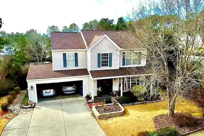 Image de 2, 300 Sqft 2 Story Home With 3 Bedrooms 21/2 Bathrooms in Apex North Carolina
