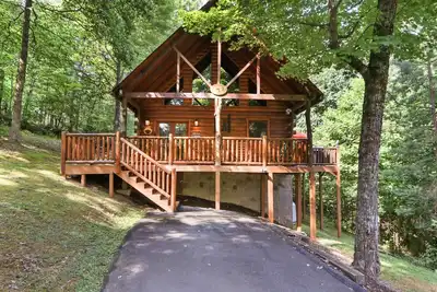 Image de Great Smokies Adventure Cabin w/Hot Tub and Deck!