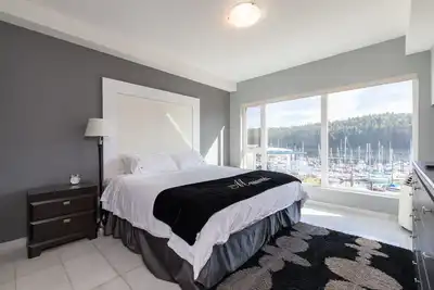 Image de Waterfront 2 Bedroom Condo- Close to Ferry
