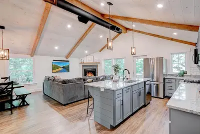 Image de Saco River Farmhouse, Riverfront Getaway in Conway! 10 Mins to Downtown!