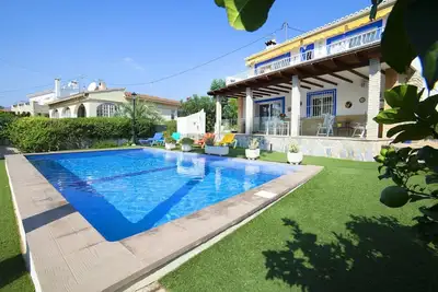 Image de Belle maison de vacances privée avec climatisation, piscine privée, Wifi, Tv, terrasse et parking