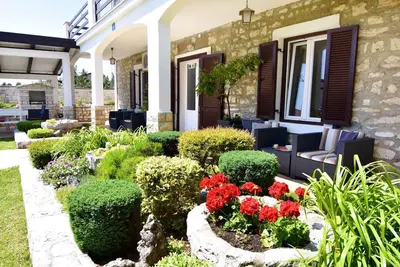 Image de Appartement de vacances Appartement Slavica 2 avec grand jardin et terrasse avec vue sur la mer