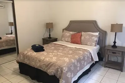Image de Free WiFi Free Parking Free Cable-The Best 2 Bedrm 1 Ba unit near grocery store!