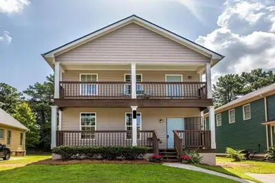 Image de Superb 4-bedroom residential home for you.