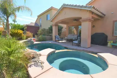 Lucky Horseshoe Golf Retreat