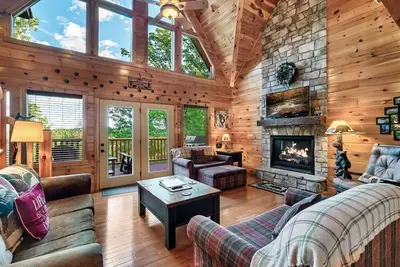 Image de Visit with us in the Smokies! Pool Table! Firepit! Hot Tub! Loft! Two Decks!