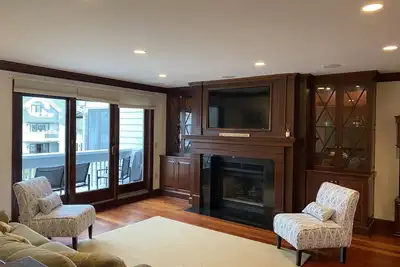 Image de Beautiful waterside townhome!