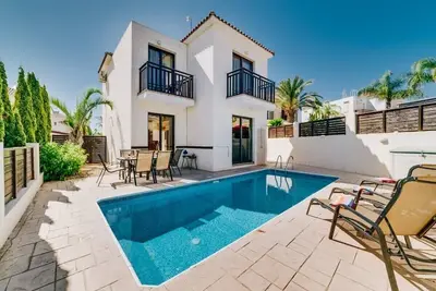 Image de Villa Elisa Summary:
