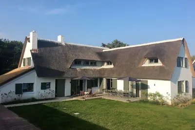 Image de Chaumière à 2 pas de la plage et base nautique sud