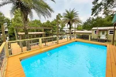 Image de Waterfront 4 bedroom. Discount available for extended or monthly rentals!