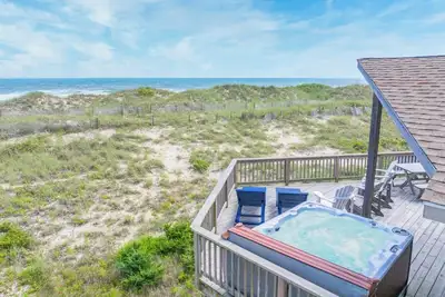 Image de Oceanfront Dog Friendly Home w/ Hot Tub, Smart TVs, Community Walkway to Beach