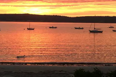 Image de English Tudor Manor-Walk To Beach