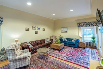 Image de Stewart Apartment - an apartment that sleeps 12 guests in 5 bedrooms