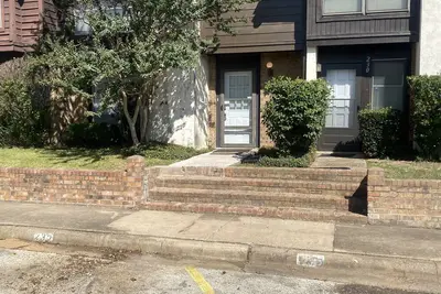 Image de Entire Town Home