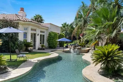 Image de Luxury resort home, short walk to Cochella music festival. Inground pool & spa.