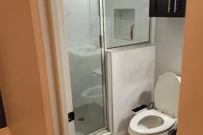 Image de Unwind & Experience Our Spacious Condo