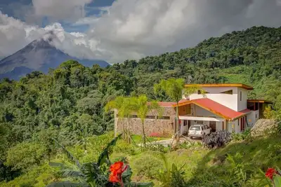 Image de Romantic Retreat Volcano View! River Trail!