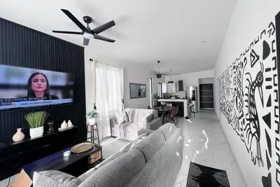 Image de Beautiful Upscale Modern home with Private Pool 4e