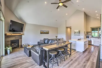 Image de 3 Mi to Granby Ranch: Townhome w/ Balcony & Views