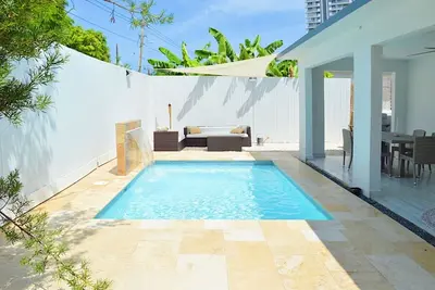 Image de 4bd~Private Pool~ 3mn Walk to Beach