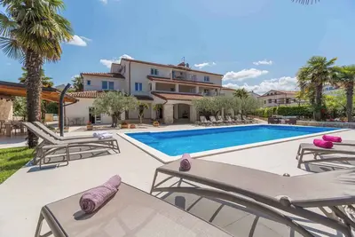 Image de Appartement de vacances avec piscine et beau jardin