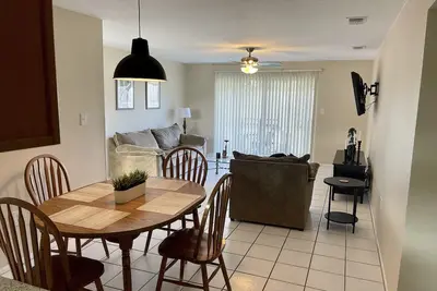 Image de 🌴 Spacious Condo W Heated Pool & Nearby Beaches And Airports🌴