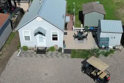 Image de Arnolds Park Cozy Cottage & Gazebo Steps to Okoboji Lake & Park