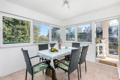 Image de Appartement de deux chambres avec la terrasse et la vue sur le mer Sevid, Trogir (A-19105-b)