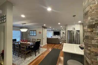 Image de Hummingbird Paradise in Pocono, hot tub, sauna, close to vineyards and ski resort