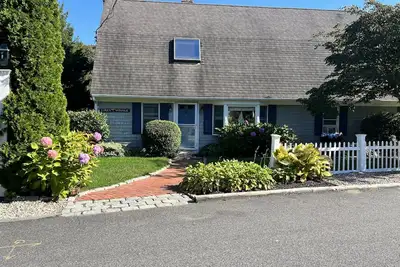 Image de Large 7 bedroom, 5 bath house one and a half blocks from the beach