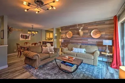 Image de Updated Ski in ski out condo & mountain biking located at Seasons on Mt. Snow