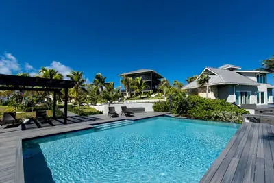 Image de Priv. Beachfront Estate w/Htd Pool, Tennis Ct, Basketball, Kayaks, Pickleball
