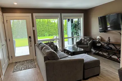 Image de Legal 2 bedroom suite conforms to the new 2024 Short Term Rental Regulations.