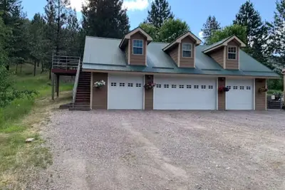 Image de Apartment nestled in the woods