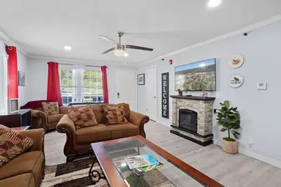 Image de Private House Close to the Convention Center