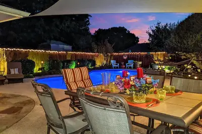 Image de ✪ Stunning ✪ Secluded ⛱ Heated Pool & Spa Oasis ⛱ https://youtu. be/kJKYxft7Z9I