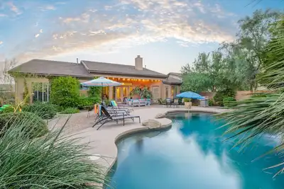 Image de Prime Location, Heated Pool with Baja, Fun Game Room, Fire Pit, Bbq, Vr Tour
